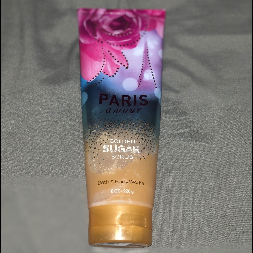 Paris amour shower scrub